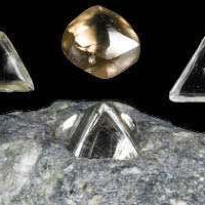 Diamond crystals and matrix specimens